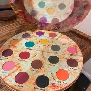 🆕 Glamlite Pizza Eyeshadow palette